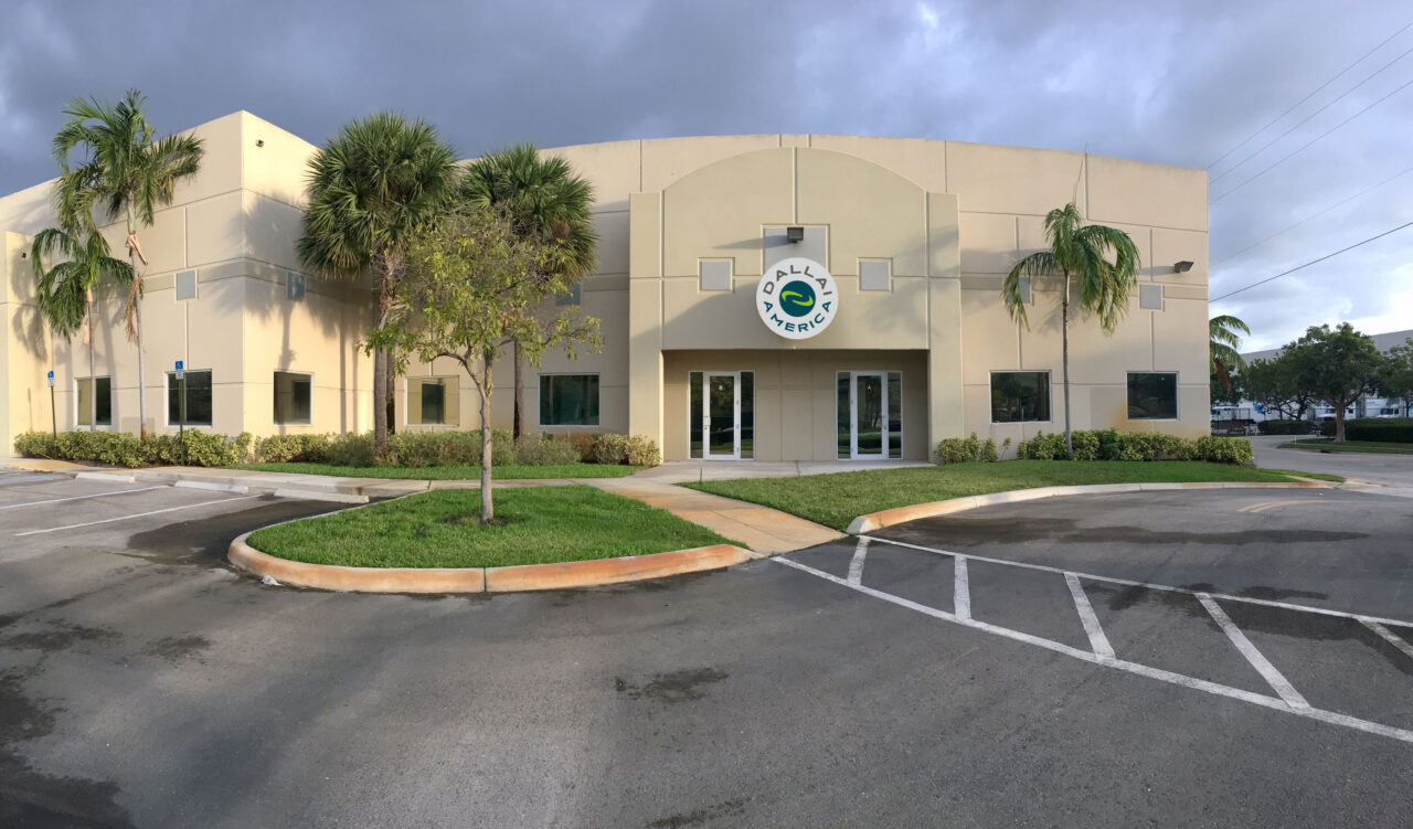 "Sede principale di Dallai America con logo aziendale in evidenza sulla facciata esterna."